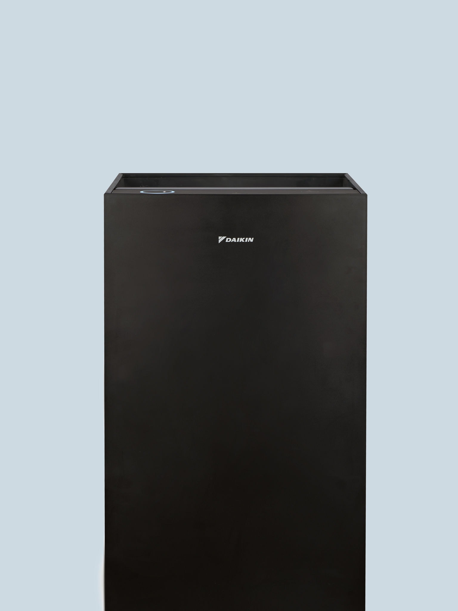 03_Cold_Packshot_MCK70ZH_BLACK_3-4_FRONT.jpg